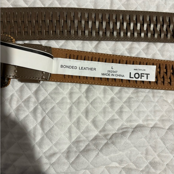 Loft Gold Leather Belt Size Large 44.5-inches Long - Picture 6 of 7